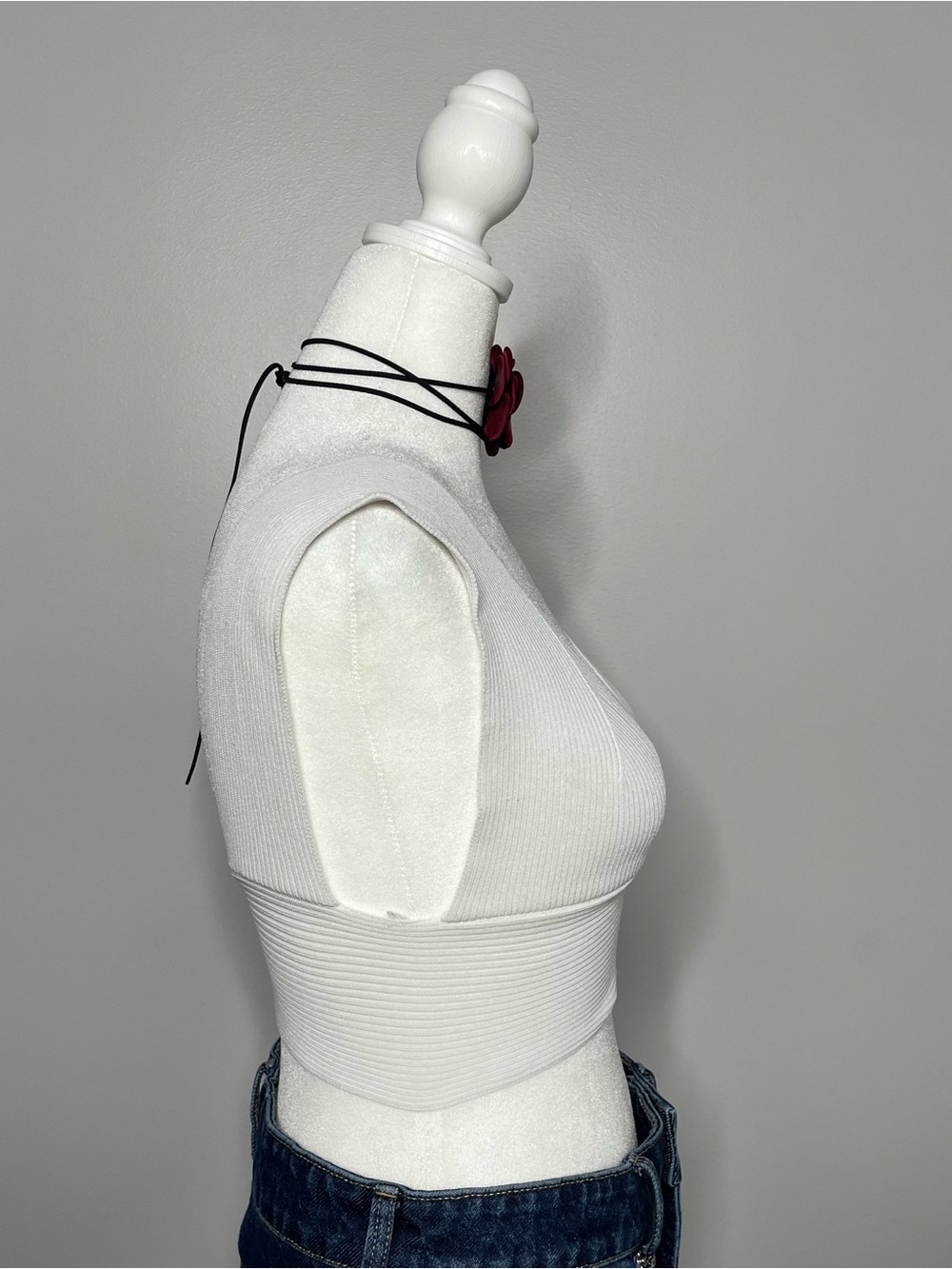 Missguided White Ribbed Cropped V-Neck Tank - Picture 2 of 7
